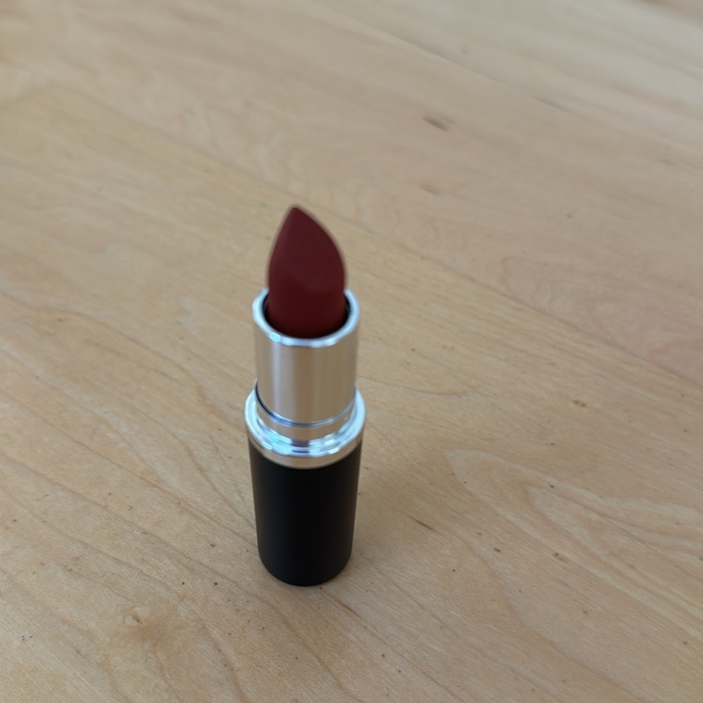 MAC-Ximal Matte Lipstick - Color 660 Avant Garnet